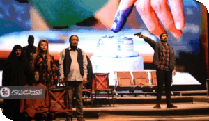 مسرحية ( وين رايحين ؟) انتظار حلم الوصول المؤجل