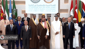 وكانت القمة العربية الإسلامية ، قِمّة بالأدب !! لأن الأدب فضّلوه على العلم ..