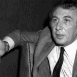 نزار قباني على رصيف الذكرى… ليتني لم أره فرحًا