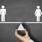 المرأة بين المساواة والتماثل: قراءة نقدية في النموذج الغربي