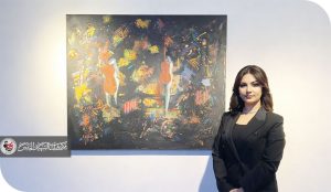 الفنانة التشكيلية تيسير كامل في معرضها الأول