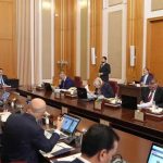 ترحيل الأزمات باسم تنظيم الإيرادات: قراءة لقرارات المجلس الوزاري للاقتصاد في حكومة تصريف الأعمال