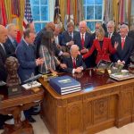 “تحالف الإيمان والقوة: قراءة في دلالات صلاة القساوسة مع ترامب بالتزامن مع حربه ضد ايران “