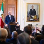 السويد تسمح لرضا بهلوي (ابن الشاه السابق) عبر منابرها الإعلامية و مؤسساتها بالدعوة لانتهاك القانون الدولي