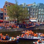 جنون نيسان: عيدٌ للفقراء والملوك