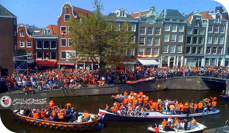 جنون نيسان عيدٌ للفقراء والملوك