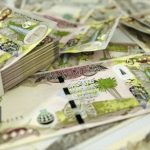 طباعة النقد في أزمة إغلاق هرمز: انتحار اقتصادي في زمن الأزمات