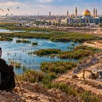 بحر النجف: حين تزحف الأحياء على حافة الماء