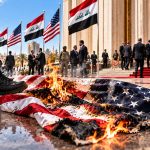 دوس العلم الأمريكي .. فعلٌ لا يعرف من قام به كم يكلّف العراق ..